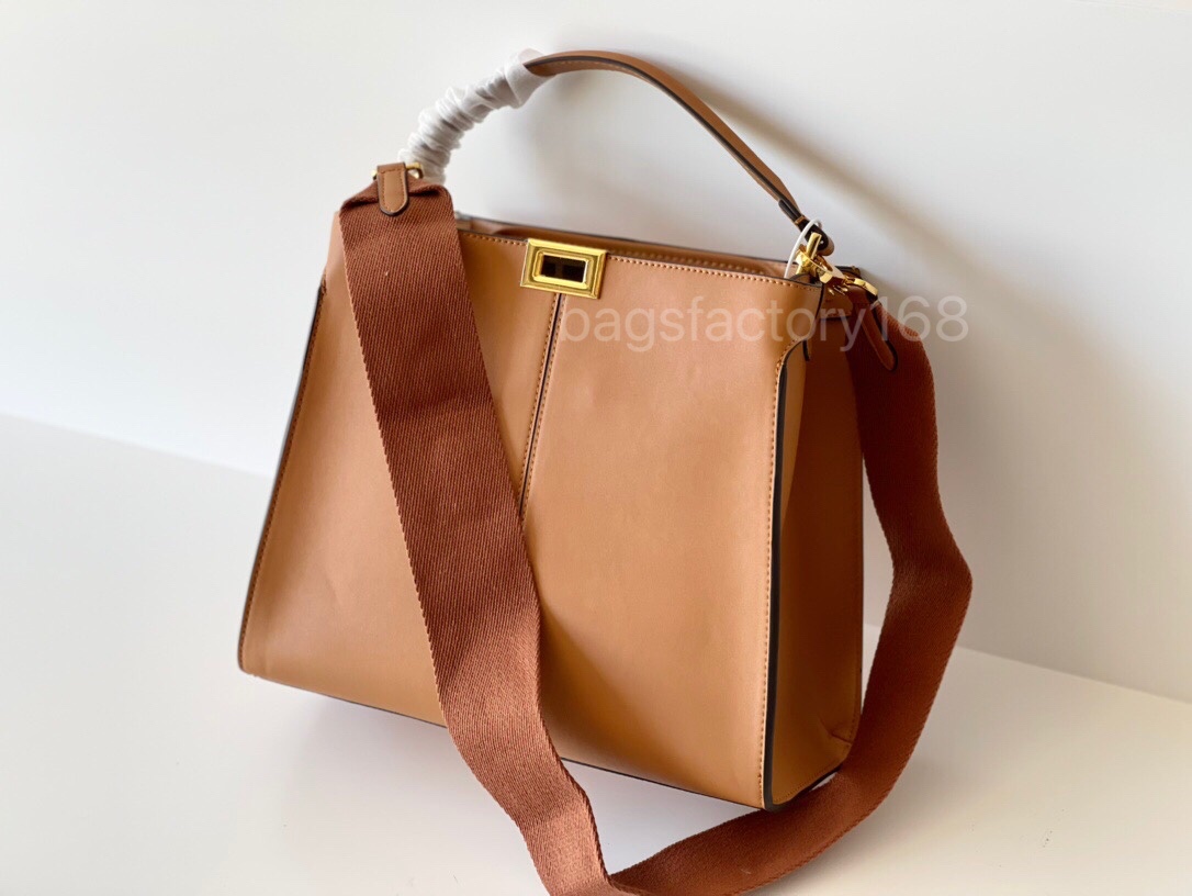 Women Luxury Design Classic Peek Hand bag Square Twist Lock Organ Designs Wide Shoulder Strap Retro Crossbody Handbag Embroidered Print Inside, Customize
Women Luxury Design Classic Peek Hand bag Square Twist Lock Organ Designs Wide Shoulder Strap Retro Crossbody Handbag Embroidered Print Inside, Customize