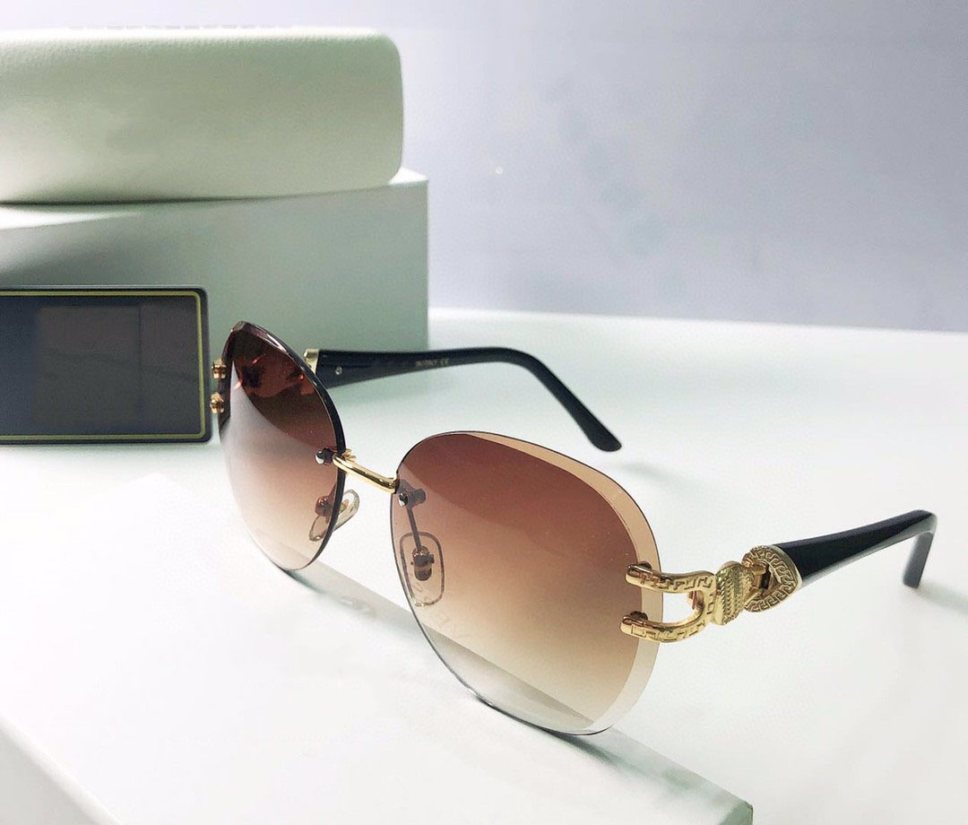 Top 2208 Original high quality Designer Sunglasses for mens famous fashionable retro luxury brand eyeglass Fashion design womens sunglasses with box
Top 2208 Original high quality Designer Sunglasses for mens famous fashionable retro luxury brand eyeglass Fashion design womens sunglasses with box