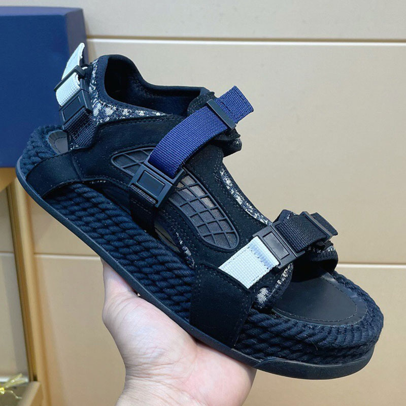 Women Mens Sandals Flat Shoes Luxury Designers Create High Quality Ladies Summer Beach Casual sandali Buckle Thick Sole Design 21SS fashion, Black
Women Mens Sandals Flat Shoes Luxury Designers Create High Quality Ladies Summer Beach Casual sandali Buckle Thick Sole Design 21SS fashion, Black