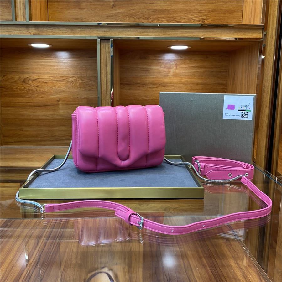 Super soft leather ladies shoulder bag bright color dark color handbag snake head decoration high quality fashion messenger bag 22*16cm 7colors, Red
Super soft leather ladies shoulder bag bright color dark color handbag snake head decoration high quality fashion messenger bag 22*16cm 7colors, Red