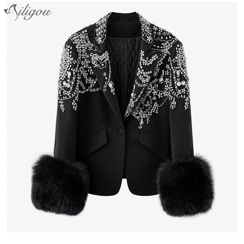 Fashion Ladies Jacket Black White Sexy V-neck Coat Diamond Decoration Removable Hair Cuff Slim 210525
Fashion Ladies Jacket Black White Sexy V-neck Coat Diamond Decoration Removable Hair Cuff Slim 210525