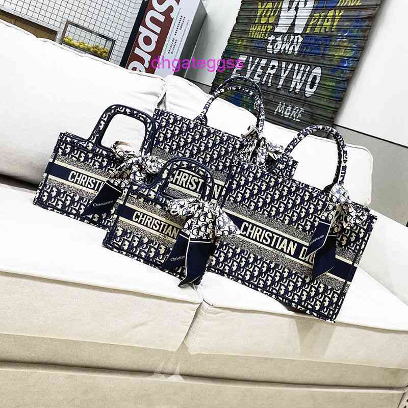 New Christianss Designers Bags New fashion hand high grade embroidery women's leisure large capacity tote shopping bag free scarves christia NAOD
New Christianss Designers Bags New fashion hand high grade embroidery women's leisure large capacity tote shopping bag free scarves christia NAOD