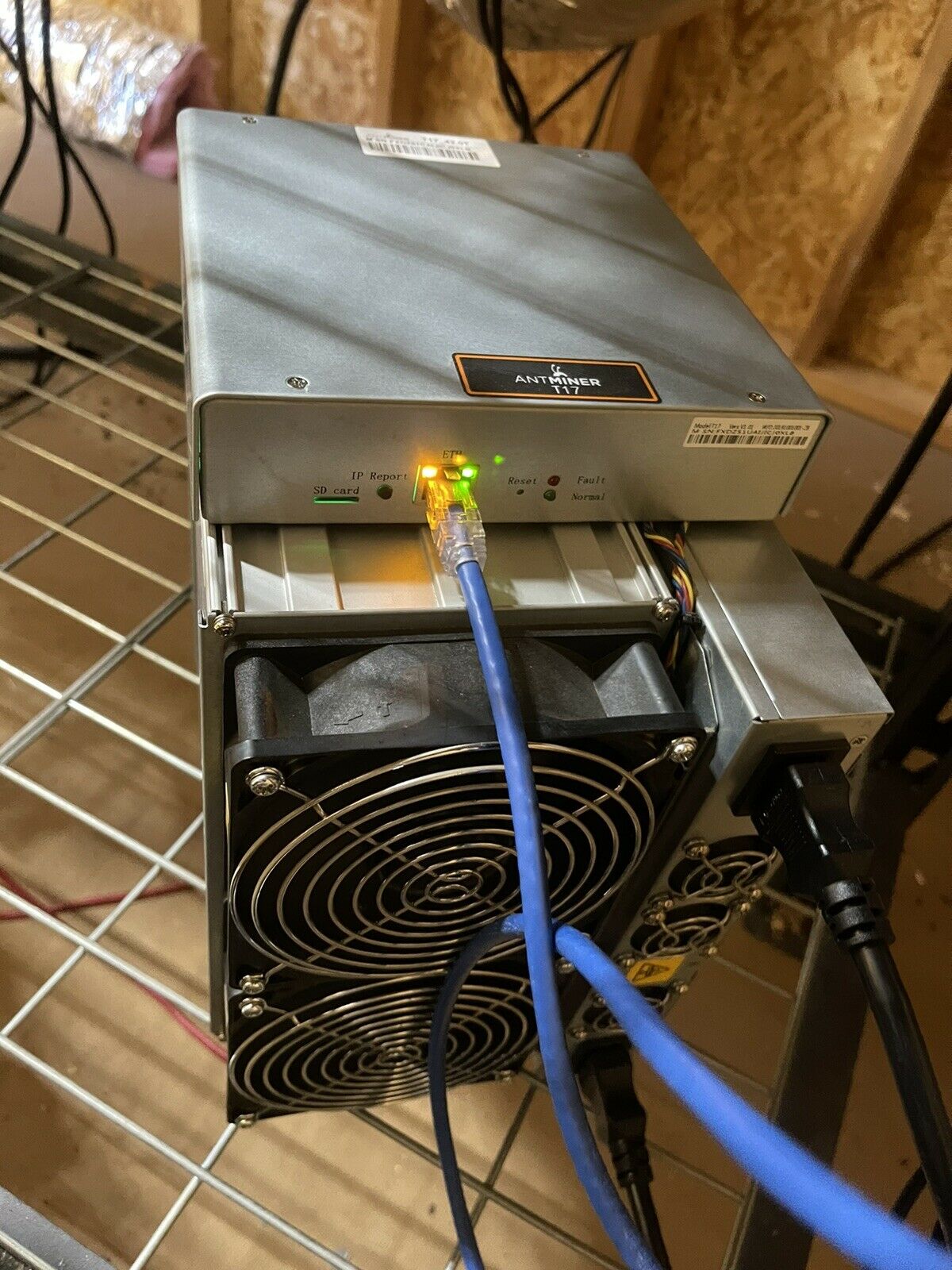 Used BTC BCH miner AntMiner T17 42TH/S SHA256 Asic miner better Than S9 S11 T15 S15 S17 Z11 B7 T2 T3 WhatsMiner M20
Used BTC BCH miner AntMiner T17 42TH/S SHA256 Asic miner better Than S9 S11 T15 S15 S17 Z11 B7 T2 T3 WhatsMiner M20