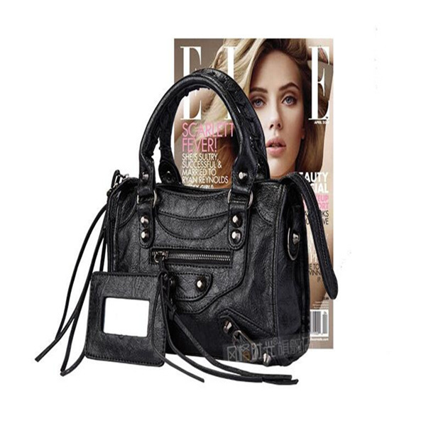 Luxurys designers Tassel Chain City Mini Bags Lady Real Leather Top-Handle Shoulder Bag Studs Rivet Solid Rivets Medium Motorcycle Evening Bag
Luxurys designers Tassel Chain City Mini Bags Lady Real Leather Top-Handle Shoulder Bag Studs Rivet Solid Rivets Medium Motorcycle Evening Bag