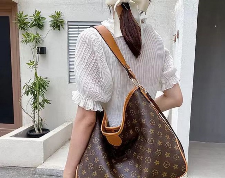 Women Luxurys Designers Bags Crossbody High-Quality Handbags Womens Purses Shoulder Shopping Totes Bag, Brown flower beige strap
Women Luxurys Designers Bags Crossbody High-Quality Handbags Womens Purses Shoulder Shopping Totes Bag, Brown flower beige strap