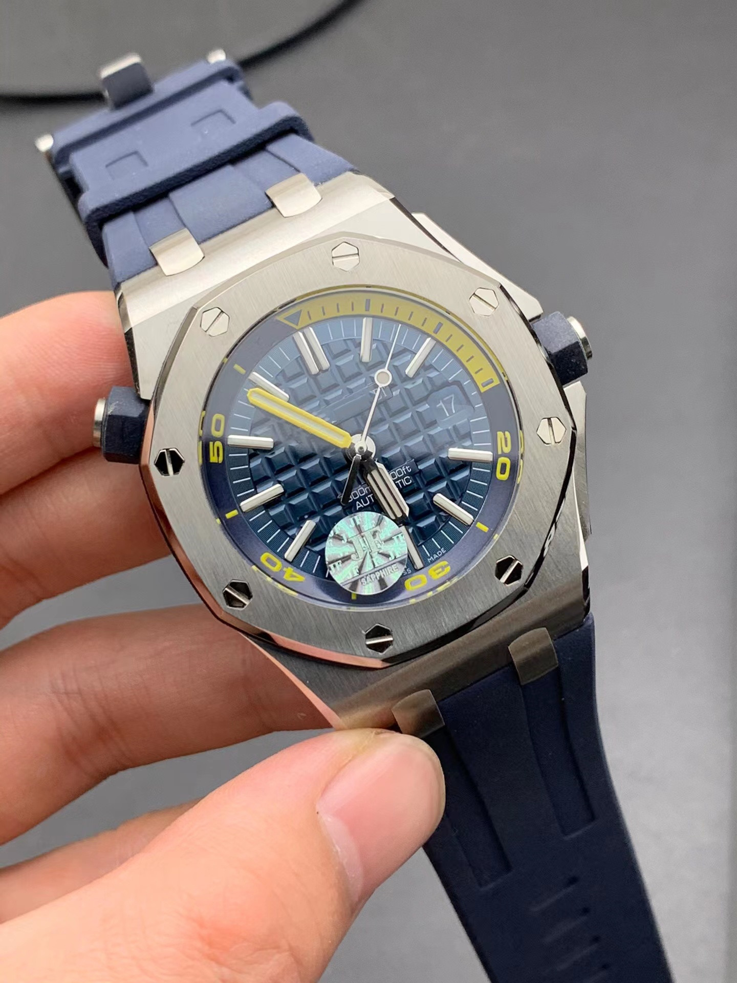 JF 15710 15703 Watch Size 42 mm V10 version with 3120 automatic chain movement sapphire time glass mirror natural rubber strap, As shown
JF 15710 15703 Watch Size 42 mm V10 version with 3120 automatic chain movement sapphire time glass mirror natural rubber strap, As shown