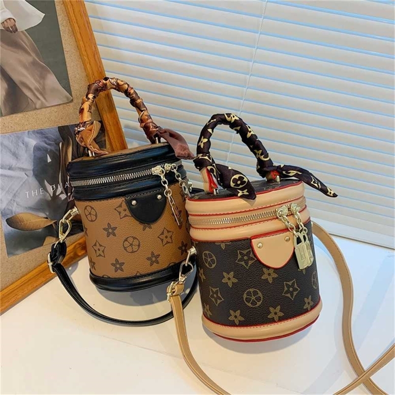 Designers Messenger Bucket Bag Portable Retro Girls Crossbody High-capacity Bag One-Shoulder Cylinder Patchwork Handbags PU Leather Backpack Pouch GQ3DTOR, Mix design or list
Designers Messenger Bucket Bag Portable Retro Girls Crossbody High-capacity Bag One-Shoulder Cylinder Patchwork Handbags PU Leather Backpack Pouch GQ3DTOR, Mix design or list