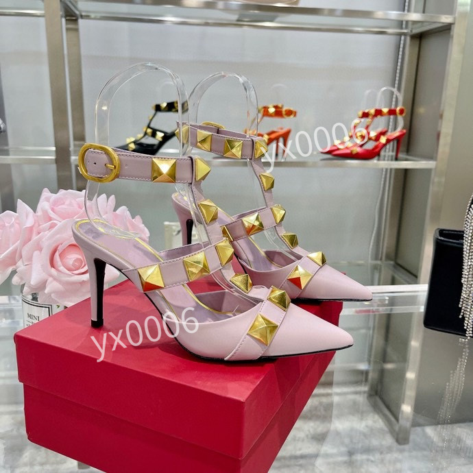 2022 Top quality luxury designer shoes casual sneakers breathable Calfskin with floral embellished rubber outsole White silk sport yh211225, Choose the color
2022 Top quality luxury designer shoes casual sneakers breathable Calfskin with floral embellished rubber outsole White silk sport yh211225, Choose the color
