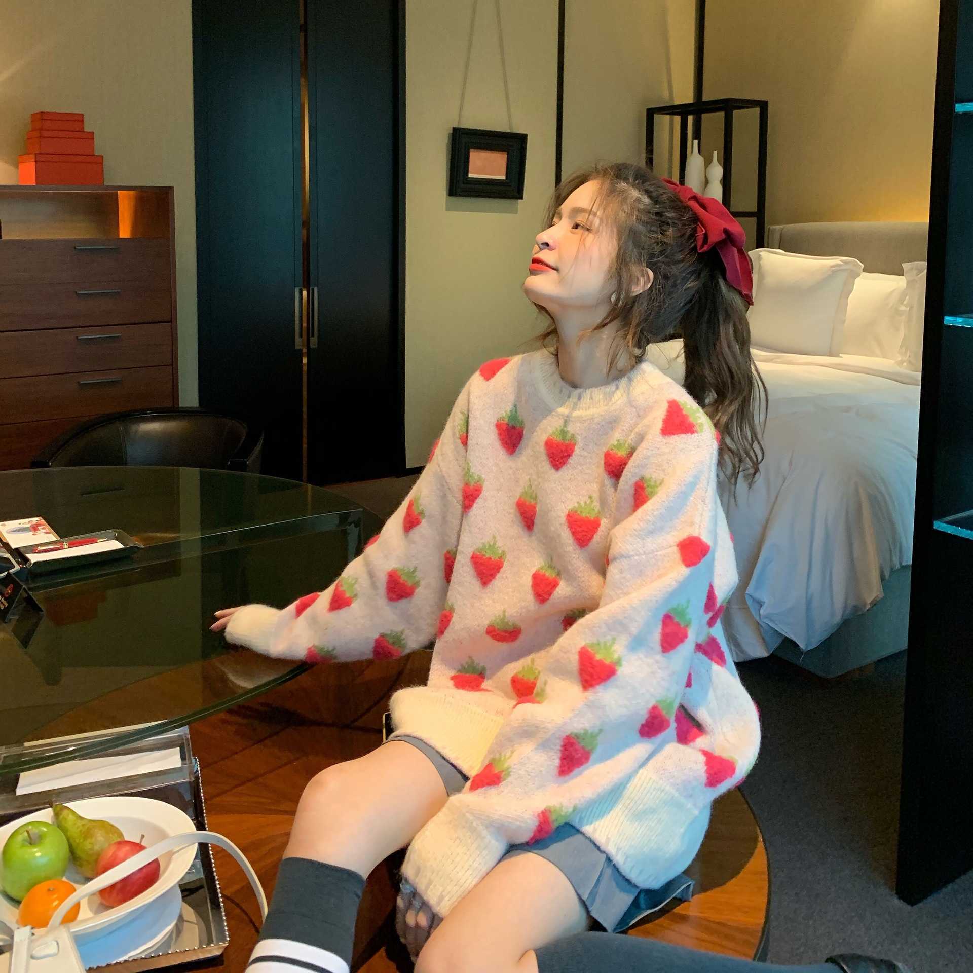 Winter Knitted Sweater Women Strawberry Embroidery Oversized Pullovers Harajuku Casual O-Neck Loose Knitwear Jumper Sueter Mujer 210914