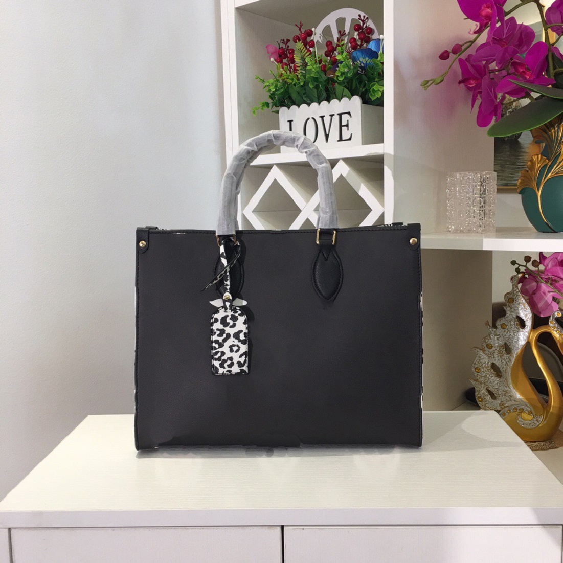 High Quality Fashion Luxurys Designers Bags Women Shopping Handbags Wild at Heart Mommy Onthego Medium Tote Monograms Embossing Shoulder Bag, Black #m45814
High Quality Fashion Luxurys Designers Bags Women Shopping Handbags Wild at Heart Mommy Onthego Medium Tote Monograms Embossing Shoulder Bag, Black #m45814
