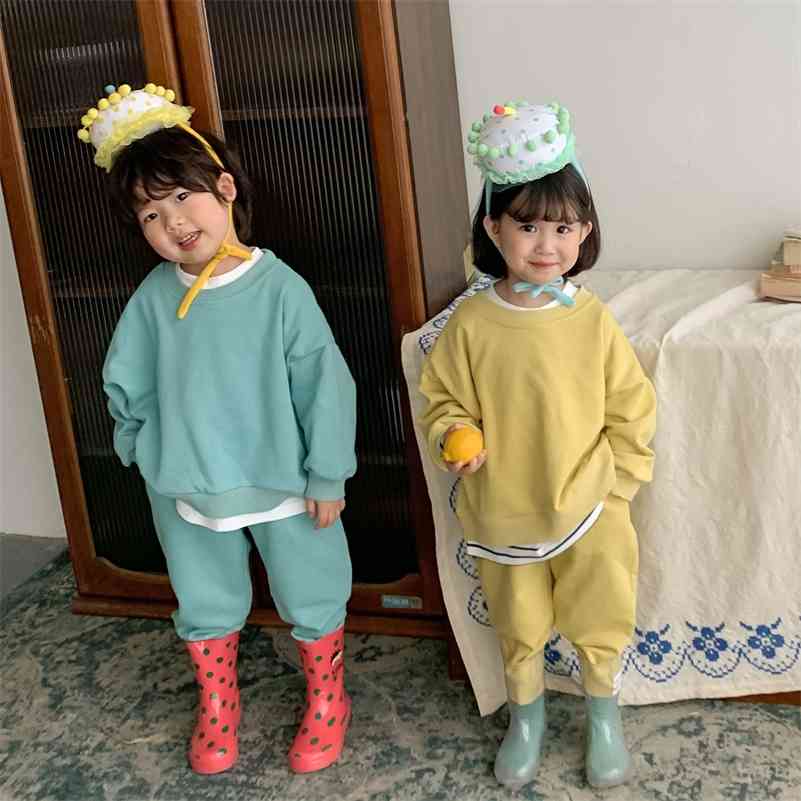 Spring Autumn 2-6 years kids cotton casual sweat suit Boys and girls loose long sleeve sweatshirt pants 2pcs sets tracksuit 210708, Blue
Spring Autumn 2-6 years kids cotton casual sweat suit Boys and girls loose long sleeve sweatshirt pants 2pcs sets tracksuit 210708, Blue
