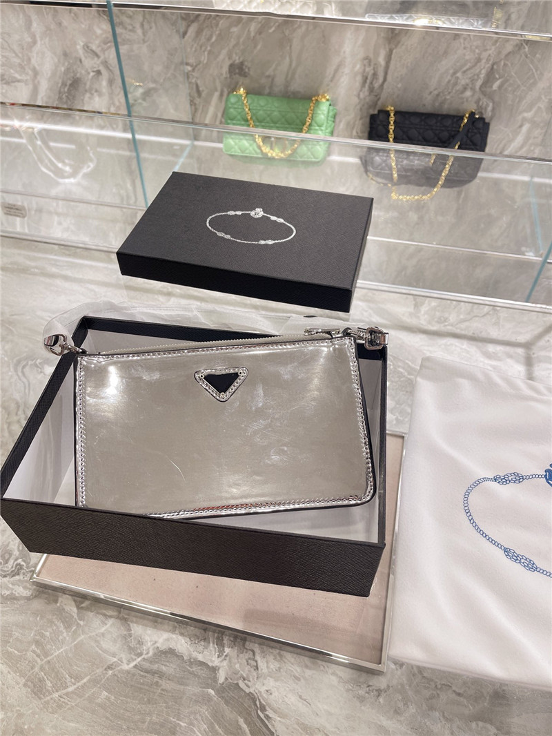 Shiny Silver Women Bag Luxurys Designers handbags 2021, cross body bags Multi Pochette crossbody Leather handbag shoulder totes
Shiny Silver Women Bag Luxurys Designers handbags 2021, cross body bags Multi Pochette crossbody Leather handbag shoulder totes