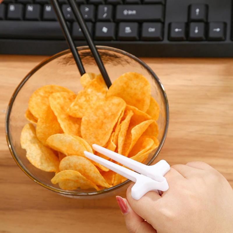 Chopsticks Snactiv Free-Hands Snack Play Games Finger Lazy Assistant Clip Not Dirty Hand Phone Accessory Kitchen Tool
Chopsticks Snactiv Free-Hands Snack Play Games Finger Lazy Assistant Clip Not Dirty Hand Phone Accessory Kitchen Tool