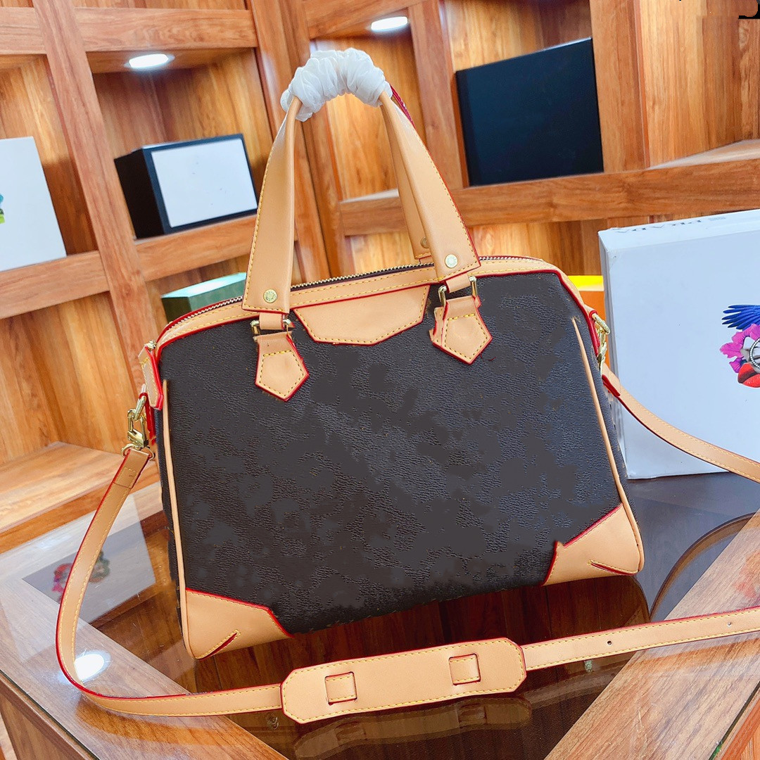 Casual Classic brand Handbags ladies totes bags Two-tone Zipper Pocket design large capacity Purse Tote Shoulder crossbody Rivet decoration
Casual Classic brand Handbags ladies totes bags Two-tone Zipper Pocket design large capacity Purse Tote Shoulder crossbody Rivet decoration