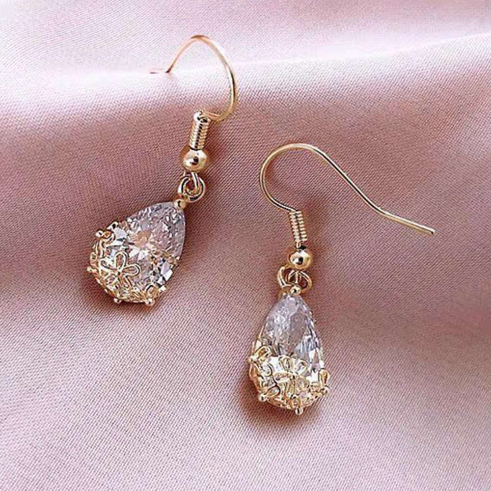 earrings S925 silver needle French romc Water Drop Crystal Earrings with simple and versatile temperament, Golden
earrings S925 silver needle French romc Water Drop Crystal Earrings with simple and versatile temperament, Golden