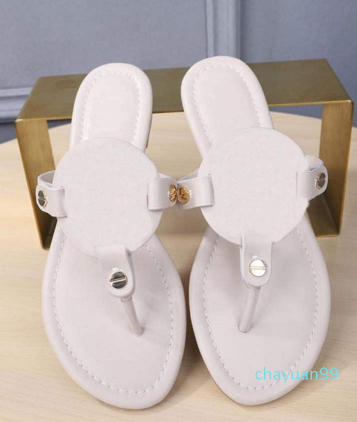 2021 -High quality designer 10 color hollow out flip flops suitable for wearing rubber sandals, wear- resistant slippers in summer indoor
2021 -High quality designer 10 color hollow out flip flops suitable for wearing rubber sandals, wear- resistant slippers in summer indoor