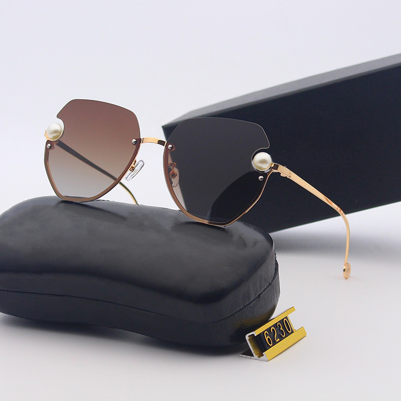 Luxurys Desingers Sunglasses Large Frame Casual Fashion Driving Glasses Street Shooting UV Protection Retro Round Frame and Women Fashionable Dignified good
Luxurys Desingers Sunglasses Large Frame Casual Fashion Driving Glasses Street Shooting UV Protection Retro Round Frame and Women Fashionable Dignified good