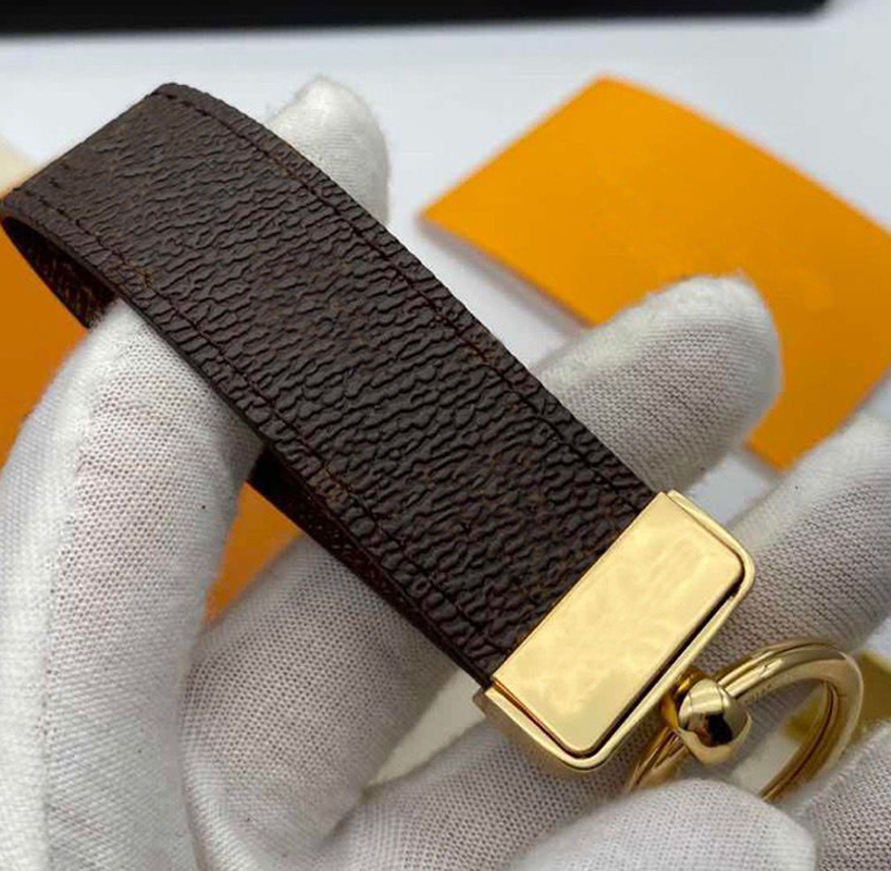 Wholesale 2021 Luxury Key Buckle lovers Car Keychain Handmade Designer Leather Keychains Men Women Bags Pendant Accessories 4 colors available with Orange box
Wholesale 2021 Luxury Key Buckle lovers Car Keychain Handmade Designer Leather Keychains Men Women Bags Pendant Accessories 4 colors available with Orange box