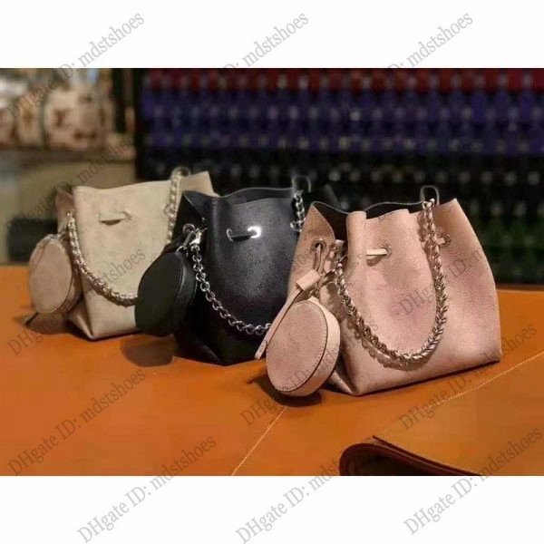Bella Bucket bag Mahina Calf Leather Crossbody Women Designer Luxurys Handbag With perforated pattern Drawstring Purse Shoulder Bags M57068 M57070
Bella Bucket bag Mahina Calf Leather Crossbody Women Designer Luxurys Handbag With perforated pattern Drawstring Purse Shoulder Bags M57068 M57070
