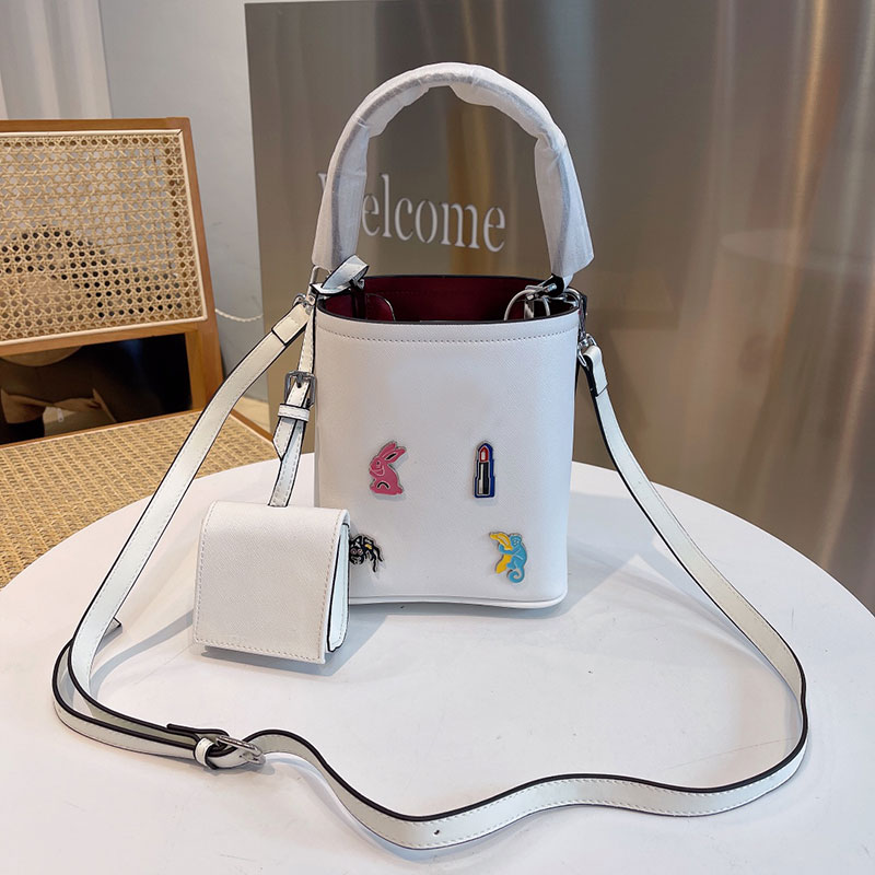 Brand new designer one-shoulder bucket bag double compartment fashion messenger bag woman leather handbag, Not sale
Brand new designer one-shoulder bucket bag double compartment fashion messenger bag woman leather handbag, Not sale