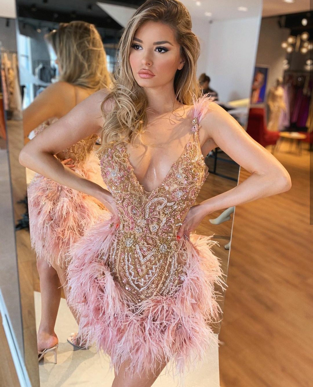 See Thru Pink Cocktail Dresses Deep V Neck Spaghetti Straps Feathers Short Prom Dress Party Robes De Beading Vestidos