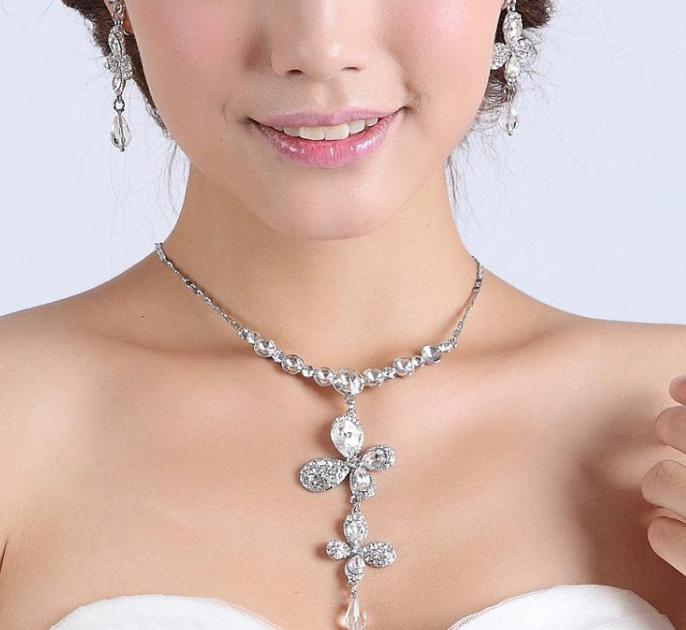 2021 new Cheap New Ship Hot Holy White Rhinestone Crystal Flower Earring Necklace Set Bridal Party Wear