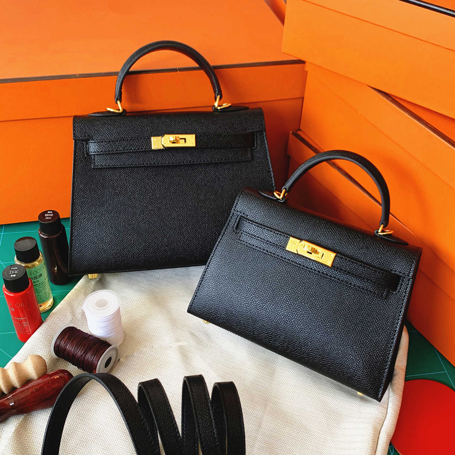 Designer Handbags Herme Mini Kellys Second Generation Versatile Black Small Bag Cow Leather Portable One Shoulder Oblique Cross Pig Nose Chain bb
Designer Handbags Herme Mini Kellys Second Generation Versatile Black Small Bag Cow Leather Portable One Shoulder Oblique Cross Pig Nose Chain bb
