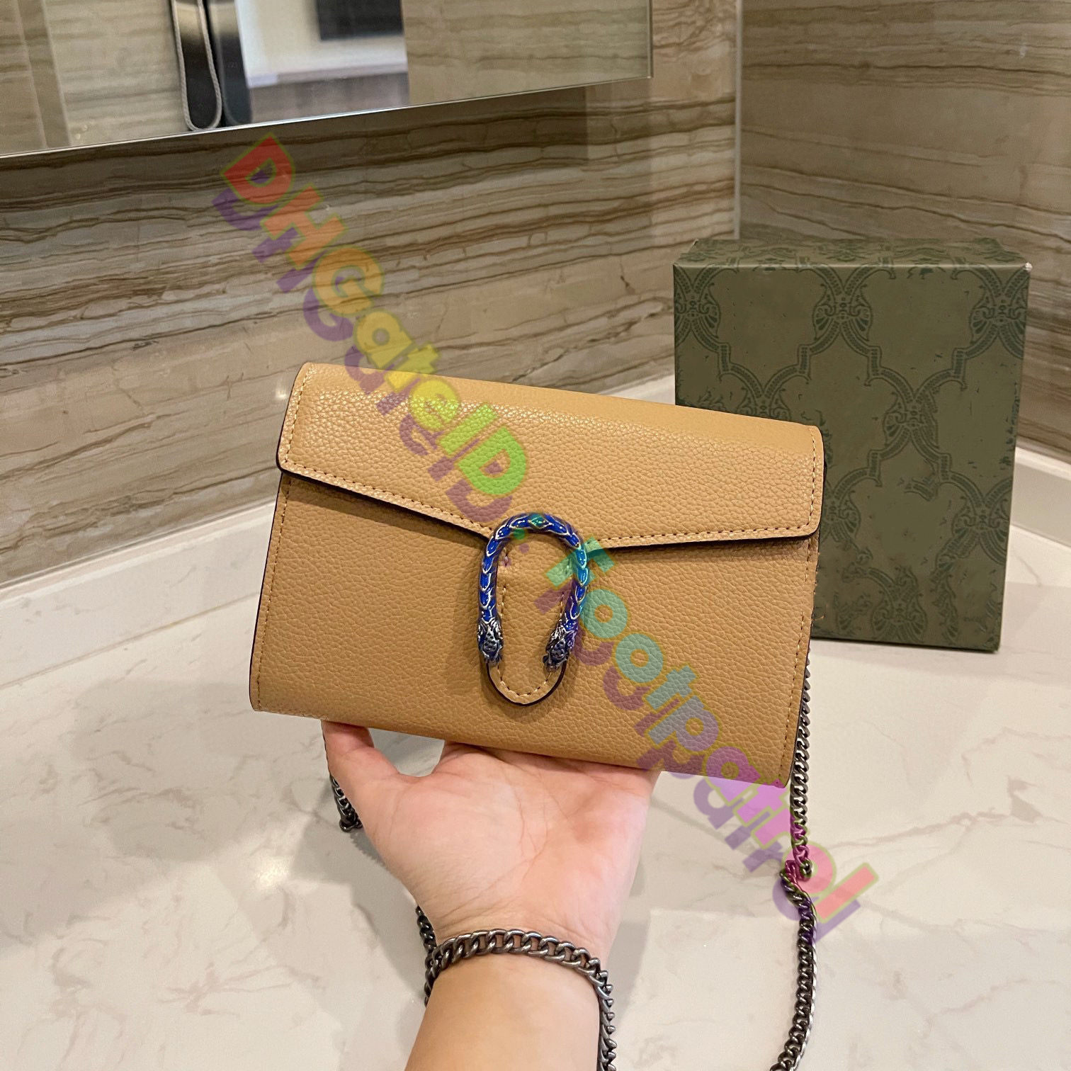 2021 Fashion Luxurys designers messenger bags Vintage Crossbody bag Classic women top Quality Shoulder Horseshoe Print Buckle Purse Leather handbags Wallet, No bags
2021 Fashion Luxurys designers messenger bags Vintage Crossbody bag Classic women top Quality Shoulder Horseshoe Print Buckle Purse Leather handbags Wallet, No bags