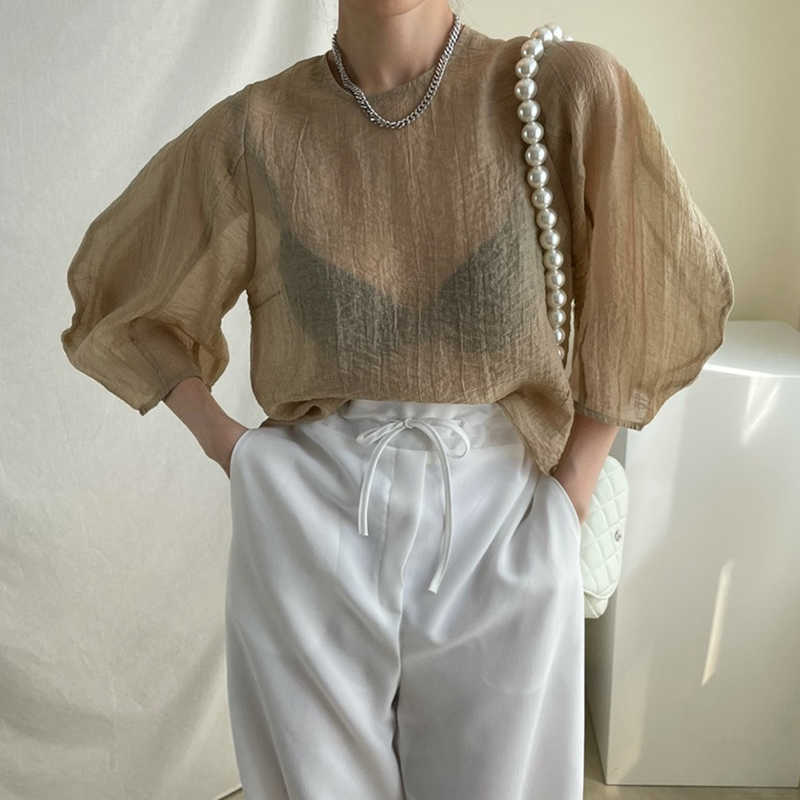 Korejpaa Women Shirt Summer Korean Round Neck Pullover Loose Casual Micro-Permeable Pleated Five-Point Puff Sleeve Blouses 210526