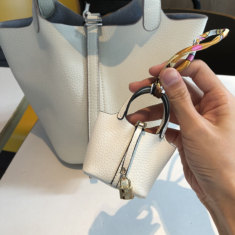 Designer bags Accessories key chain Mini Totes Kids purse Handbag girl hanger keychain Luxury case hook cases earphone clutch keys ring lady shoulder 