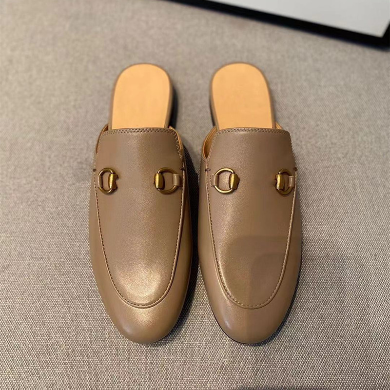Slippers Top quality European station womens drag leather cool high-end metal horsebit mule shoes flat bottom toe cap outer wear half summer simple color Scuffs, Black
Slippers Top quality European station womens drag leather cool high-end metal horsebit mule shoes flat bottom toe cap outer wear half summer simple color Scuffs, Black