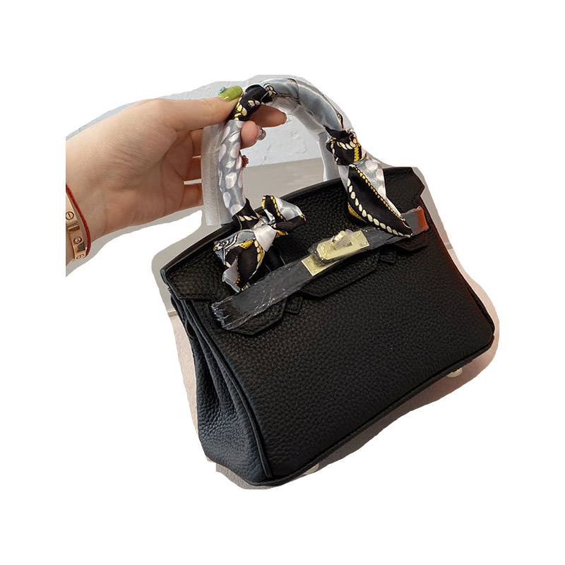 Luxurys Designer Handbags High Quality Women Tote Bag Classic Shoulder Birkin Bags Genuine Leather Design Handbag Purse Stamped Lock Scarf 51143
Luxurys Designer Handbags High Quality Women Tote Bag Classic Shoulder Birkin Bags Genuine Leather Design Handbag Purse Stamped Lock Scarf 51143