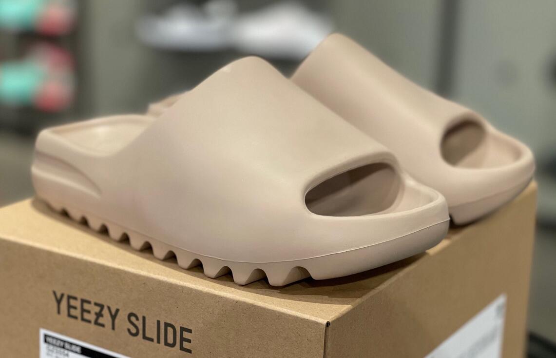 Top Quality Kanye West Slides Paris Slippers Fashion Mens Womens Designer Slipper Sandal shoes Summer Rubber Sandals Beach Fashions Scuffs Indoor With Box 36-45
Top Quality Kanye West Slides Paris Slippers Fashion Mens Womens Designer Slipper Sandal shoes Summer Rubber Sandals Beach Fashions Scuffs Indoor With Box 36-45