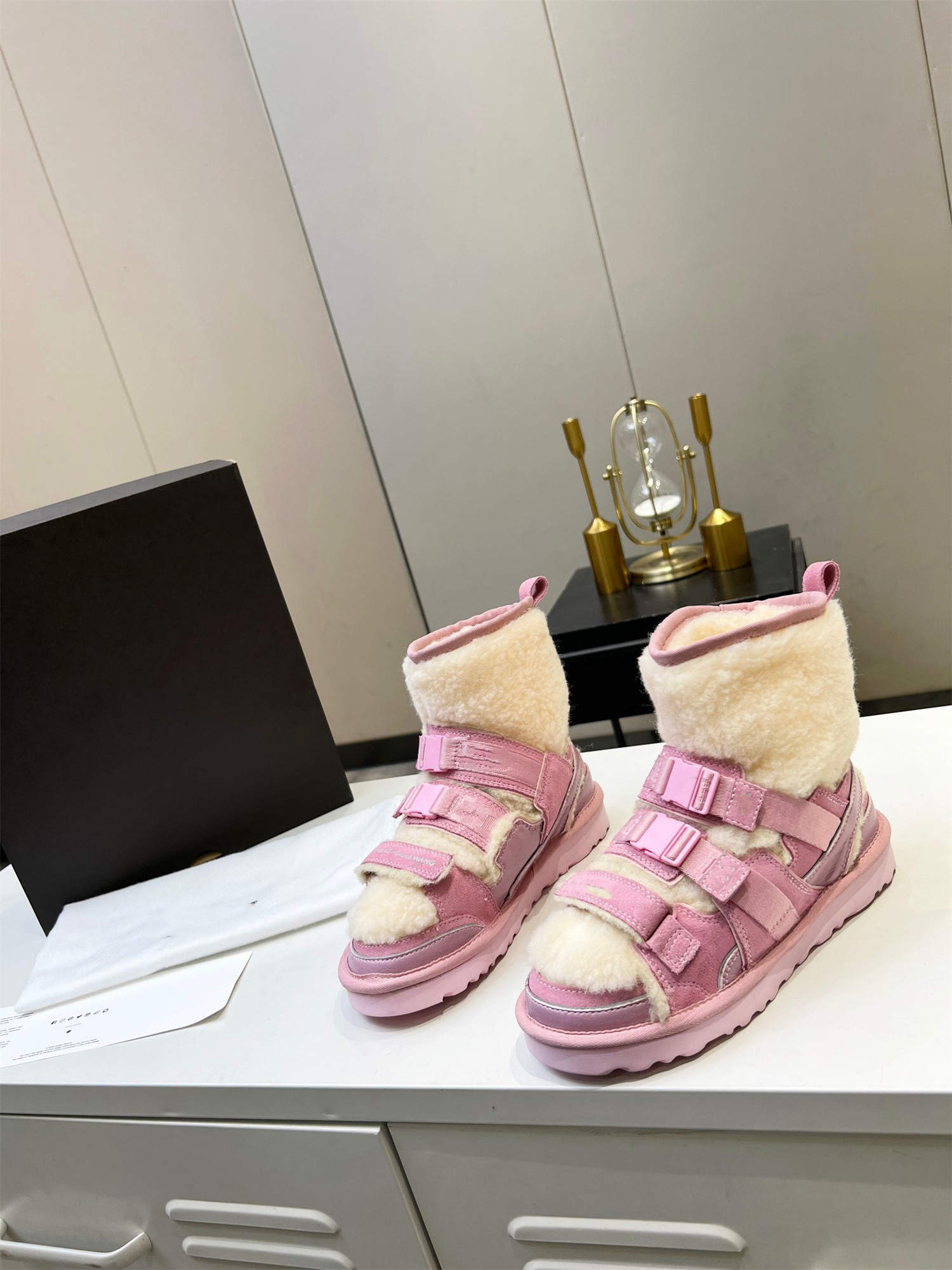 Fashion style Cheaper Warm snow boots Bow Womens short boot ladies mensbrown black green pink beautiful casual booties Women designer shoes with box
Fashion style Cheaper Warm snow boots Bow Womens short boot ladies mensbrown black green pink beautiful casual booties Women designer shoes with box