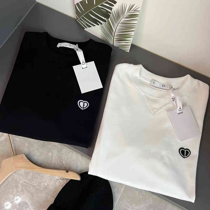 Women' T-Shirt High version fashion brand spring summer CD simple love embroidery versatile short sleeve T-shirt for men women AI65, Black
Women' T-Shirt High version fashion brand spring summer CD simple love embroidery versatile short sleeve T-shirt for men women AI65, Black