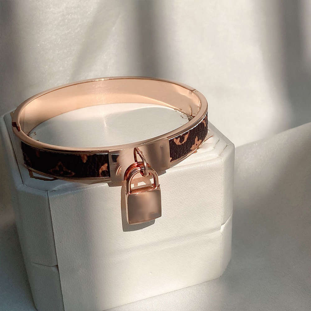 luxury Rose Gold Titanium Steel classic 925 sterling silver bangle charm LOVE Bracelet designs women's gemstone nail jewelry Gift Men's
luxury Rose Gold Titanium Steel classic 925 sterling silver bangle charm LOVE Bracelet designs women's gemstone nail jewelry Gift Men's