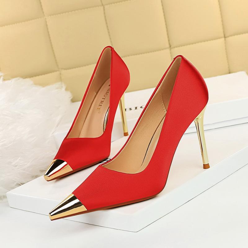Dress Shoes BIGTREE Silk Woman Pumps Metal Pointed Toe High Heels Sexy Party Stiletto 7 Cm 9.5 Heeled Lady, Black
Dress Shoes BIGTREE Silk Woman Pumps Metal Pointed Toe High Heels Sexy Party Stiletto 7 Cm 9.5 Heeled Lady, Black