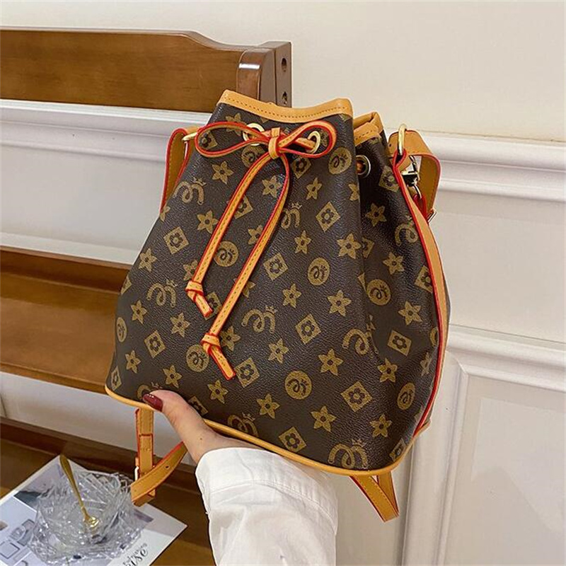 High Quality luxurys designers Fashion womens CrossBody bag Shoulder Bags Letter Handbag ladies purse 2021 Chains Cross Body Clutch Camera Handbags
High Quality luxurys designers Fashion womens CrossBody bag Shoulder Bags Letter Handbag ladies purse 2021 Chains Cross Body Clutch Camera Handbags