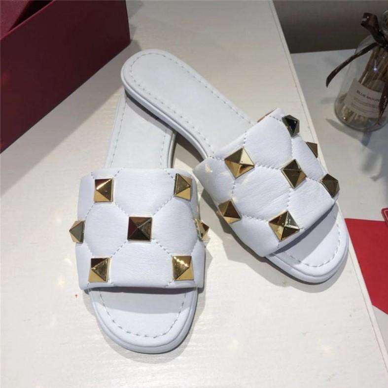 Roman Stud Slide Sandal Women Top Quality Nappa Rivet Slippers Summer Flats High Heels with Maxi Rhombus Studs, Black
Roman Stud Slide Sandal Women Top Quality Nappa Rivet Slippers Summer Flats High Heels with Maxi Rhombus Studs, Black