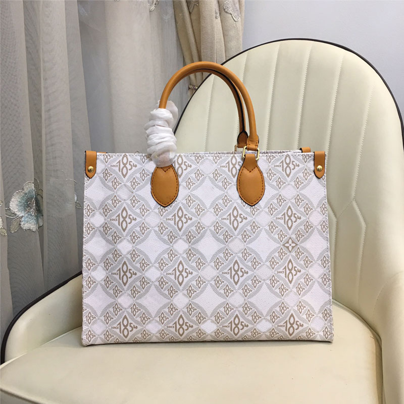 M59614 Onthego Handbag Tote Bag Jacquard Fabric Women Handbags Purse Large Capacity Package White L Letter Pattern Cow Leather Handle
M59614 Onthego Handbag Tote Bag Jacquard Fabric Women Handbags Purse Large Capacity Package White L Letter Pattern Cow Leather Handle