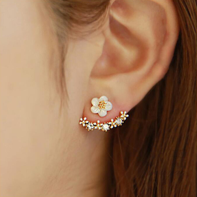 Korean women Anti allergic stud earrings Gold Silver Rose Gold daisy flower Ear nai earring For Ladies Fashion dff1050, Golden;silver
Korean women Anti allergic stud earrings Gold Silver Rose Gold daisy flower Ear nai earring For Ladies Fashion dff1050, Golden;silver