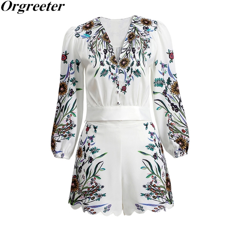 Summer Autumn Women's Fashion V-neck Lantern Sleeve Printed High Waist Top + Corrugated Shorts Temperament Suit 210602, White
Summer Autumn Women's Fashion V-neck Lantern Sleeve Printed High Waist Top + Corrugated Shorts Temperament Suit 210602, White