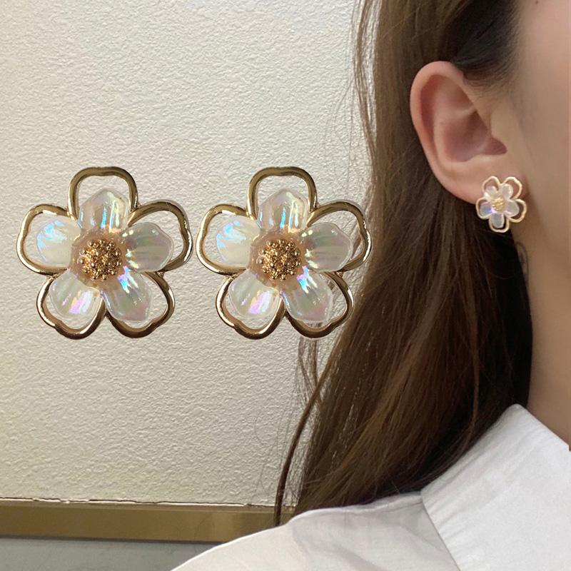 Stud Elegant Flower Ear Earrings For Woman 2021 Classic Jewelry Luxury Party Girl's, Golden;silver
Stud Elegant Flower Ear Earrings For Woman 2021 Classic Jewelry Luxury Party Girl's, Golden;silver