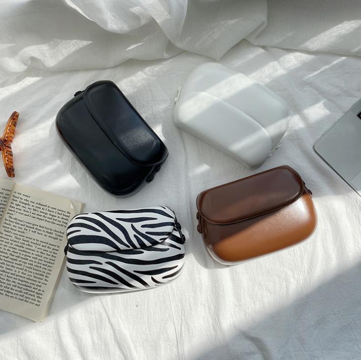 Summer Female Mobile Phone Bag Fashion Trend Messenger Handbag Ladies One-Shoulder Stereotyped Flip Shell Bags, Black
Summer Female Mobile Phone Bag Fashion Trend Messenger Handbag Ladies One-Shoulder Stereotyped Flip Shell Bags, Black