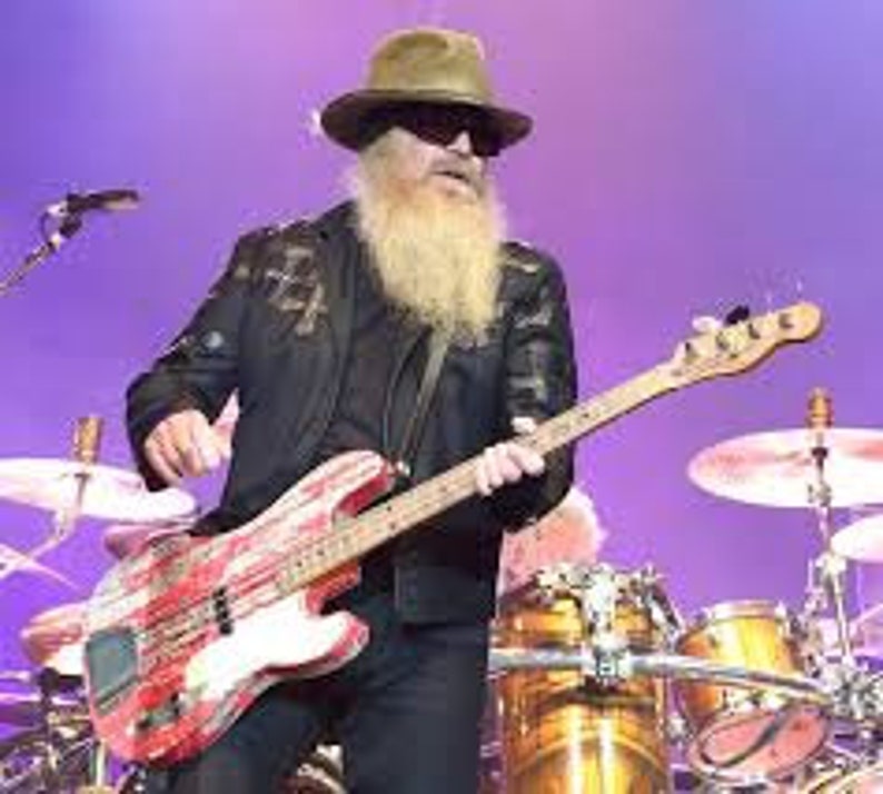 ZZ Top Dusty Hill John Bolin Peeler Tele Precision Electric Bass Guitar Relic Red T Style Guitars, Chrome Hardware, White Pickguard, Vintage Tuners
ZZ Top Dusty Hill John Bolin Peeler Tele Precision Electric Bass Guitar Relic Red T Style Guitars, Chrome Hardware, White Pickguard, Vintage Tuners