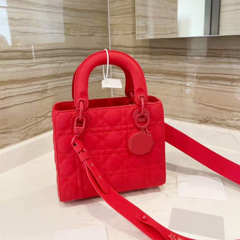 Designer Totes Bag Cross body Handbags Luxury Bags Crossbody Purse Genuine leather High-quality Classic Softness Different colors With original box size 20 18 cm, White
Designer Totes Bag Cross body Handbags Luxury Bags Crossbody Purse Genuine leather High-quality Classic Softness Different colors With original box size 20 18 cm, White