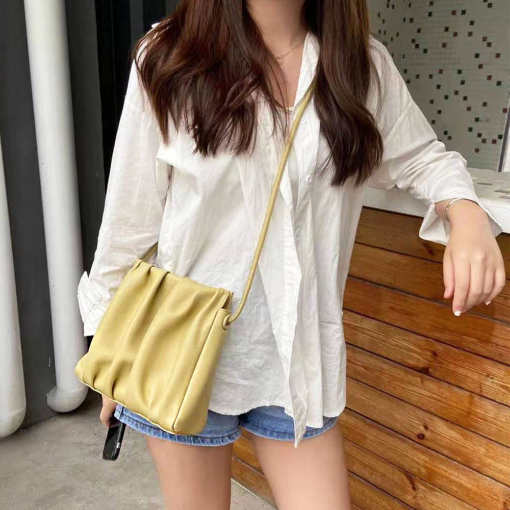 Bag Women's Leather Bag in 2021 Fashion Simple Armpit Single Shoulder Msenger Solid Color Pleated Cloud, White
Bag Women's Leather Bag in 2021 Fashion Simple Armpit Single Shoulder Msenger Solid Color Pleated Cloud, White