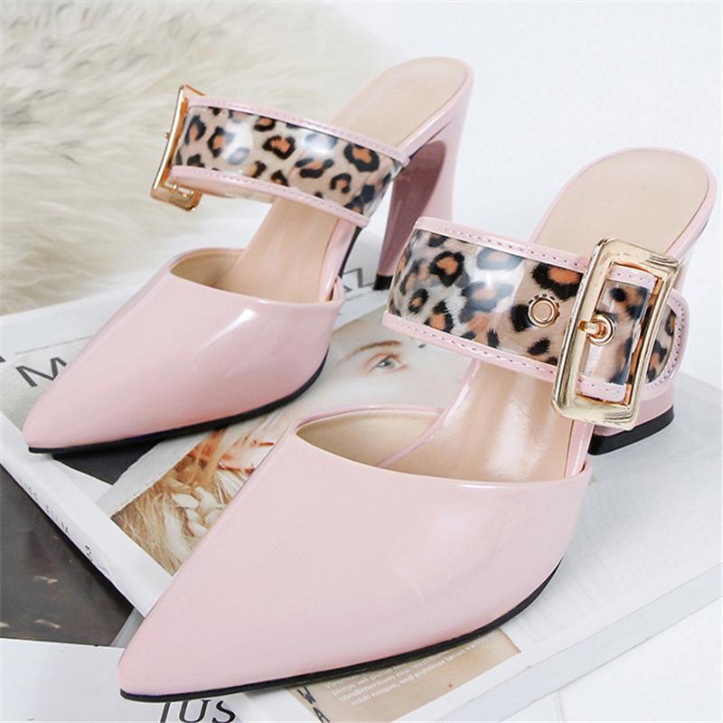 Slippers 2021 Summer Women 8cm Block High Heels Buckle Strap Mules Shales Slide Female Strange Leopard Pointy Sandals Nude Shoes
Slippers 2021 Summer Women 8cm Block High Heels Buckle Strap Mules Shales Slide Female Strange Leopard Pointy Sandals Nude Shoes