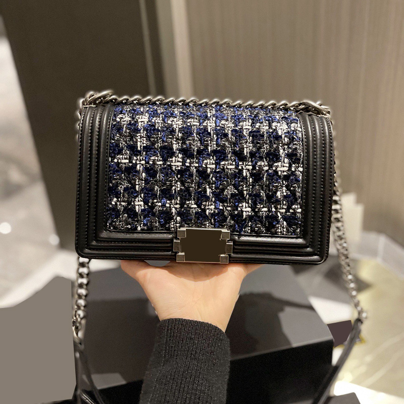 Tweed Small Flap Designer Boy Bags France Womens Classical Fashion Luxury Large Capacity Adjustable Shoulder Strap Purse Sacoche Handbags 25CM, Box
Tweed Small Flap Designer Boy Bags France Womens Classical Fashion Luxury Large Capacity Adjustable Shoulder Strap Purse Sacoche Handbags 25CM, Box