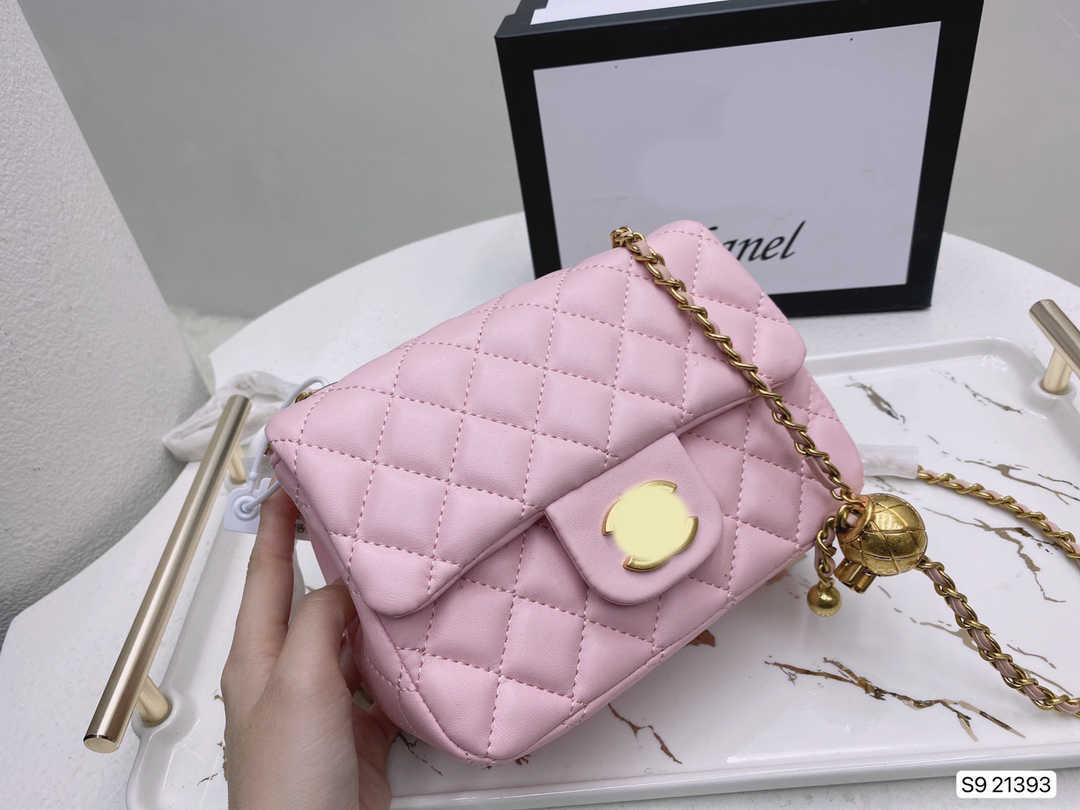 High quality luxury ladies hand-held messenger shoulder bag small golden ball square fat sheepskin flap bag lightweight fashion design
High quality luxury ladies hand-held messenger shoulder bag small golden ball square fat sheepskin flap bag lightweight fashion design